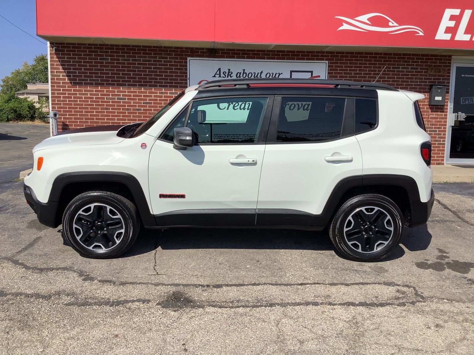Used 2016 Jeep Renegade Trailhawk image 4