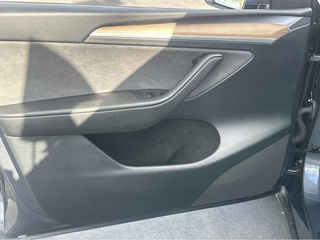 Used 2023 Tesla Model Y Long Range image 36