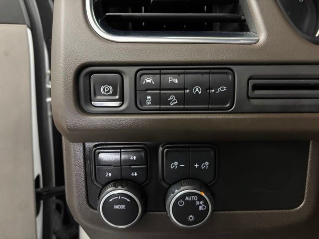 Used 2021 Chevrolet Tahoe Z71 w/ Luxury Package AWD/4WD image 29