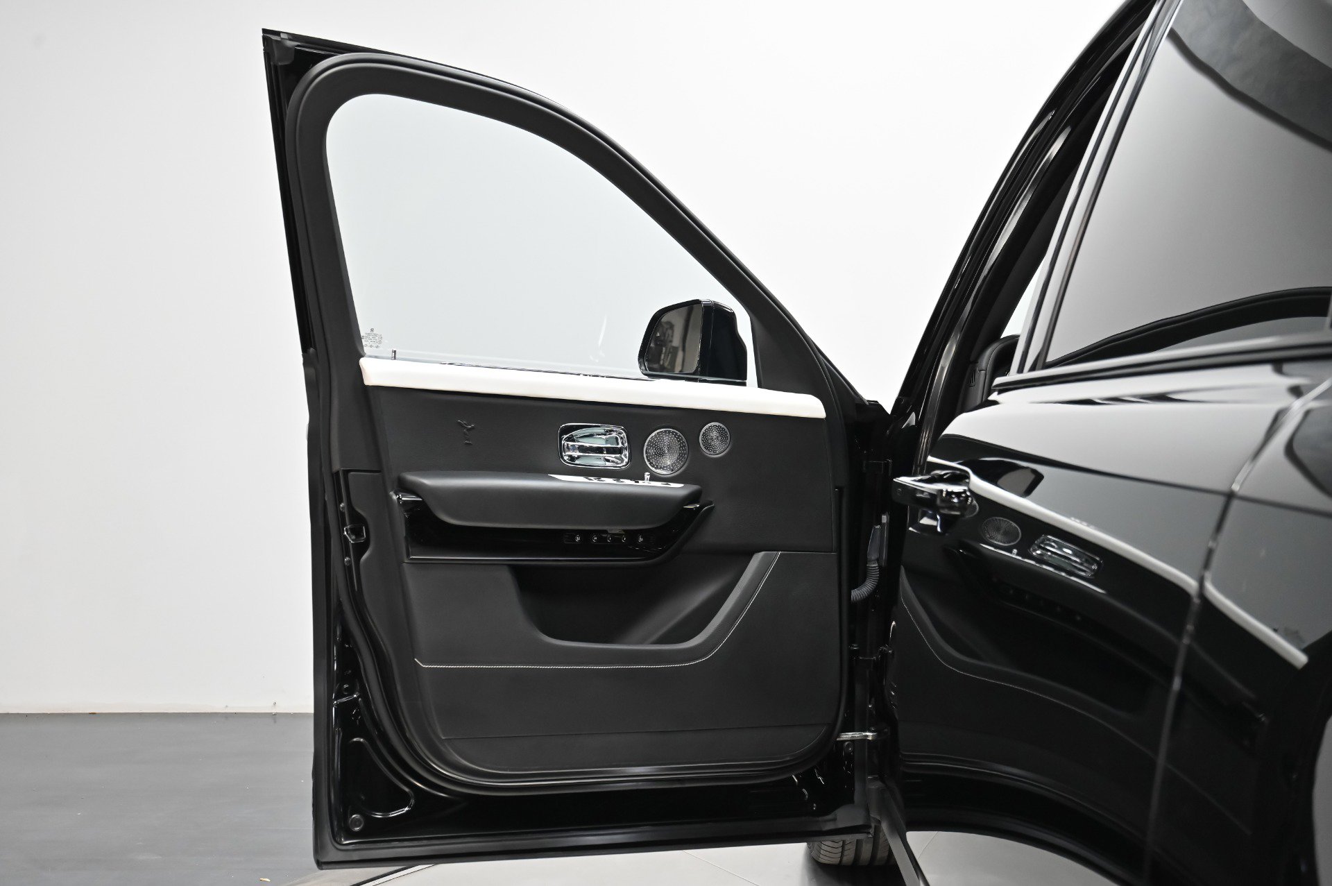 Used 2019 Rolls-Royce Cullinan image 28