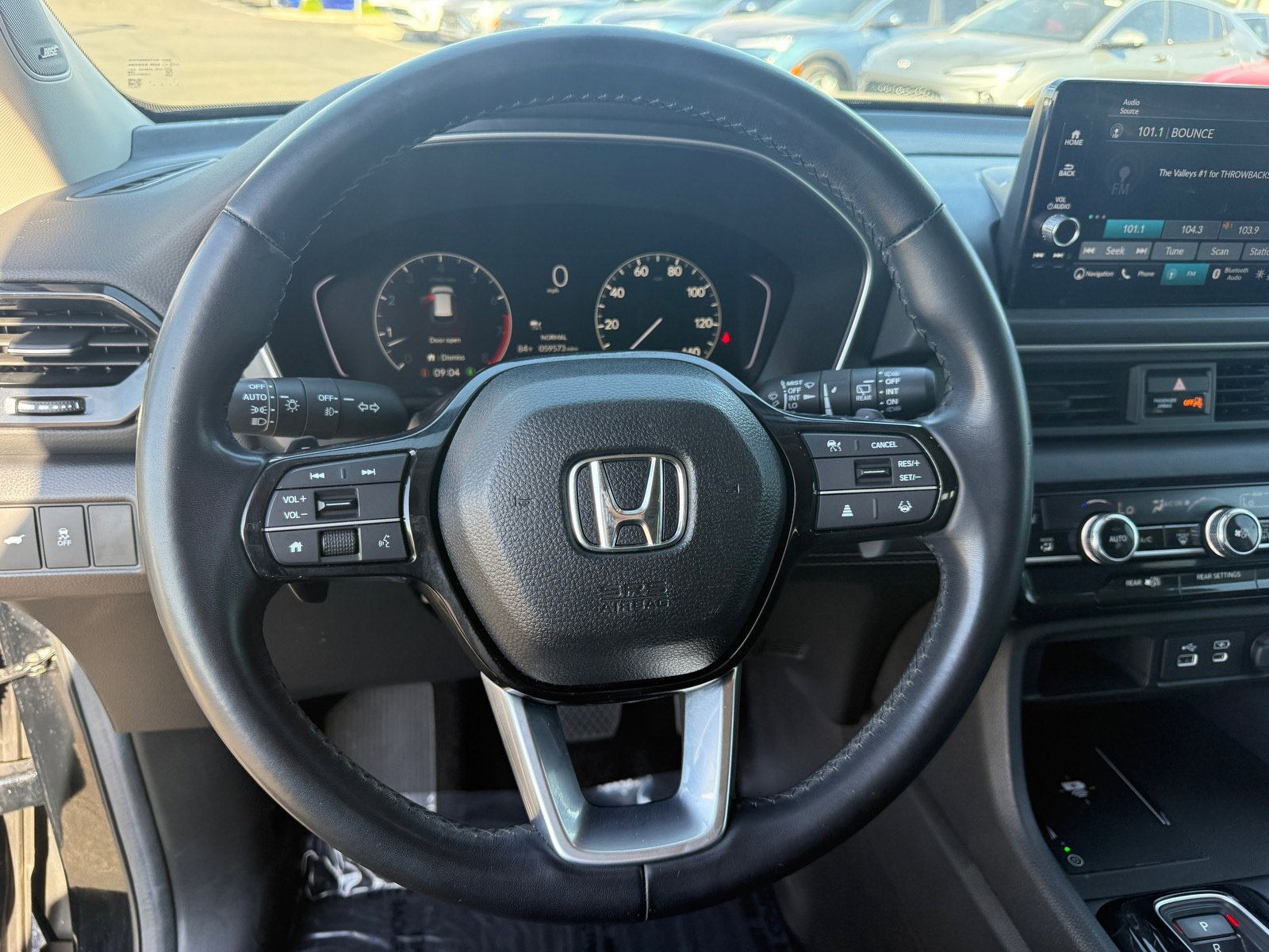 Used 2025 Honda Pilot Touring image 13