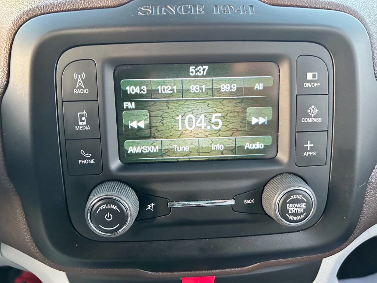 Used 2016 Jeep Renegade Latitude w/ Popular Equipment Group image 17