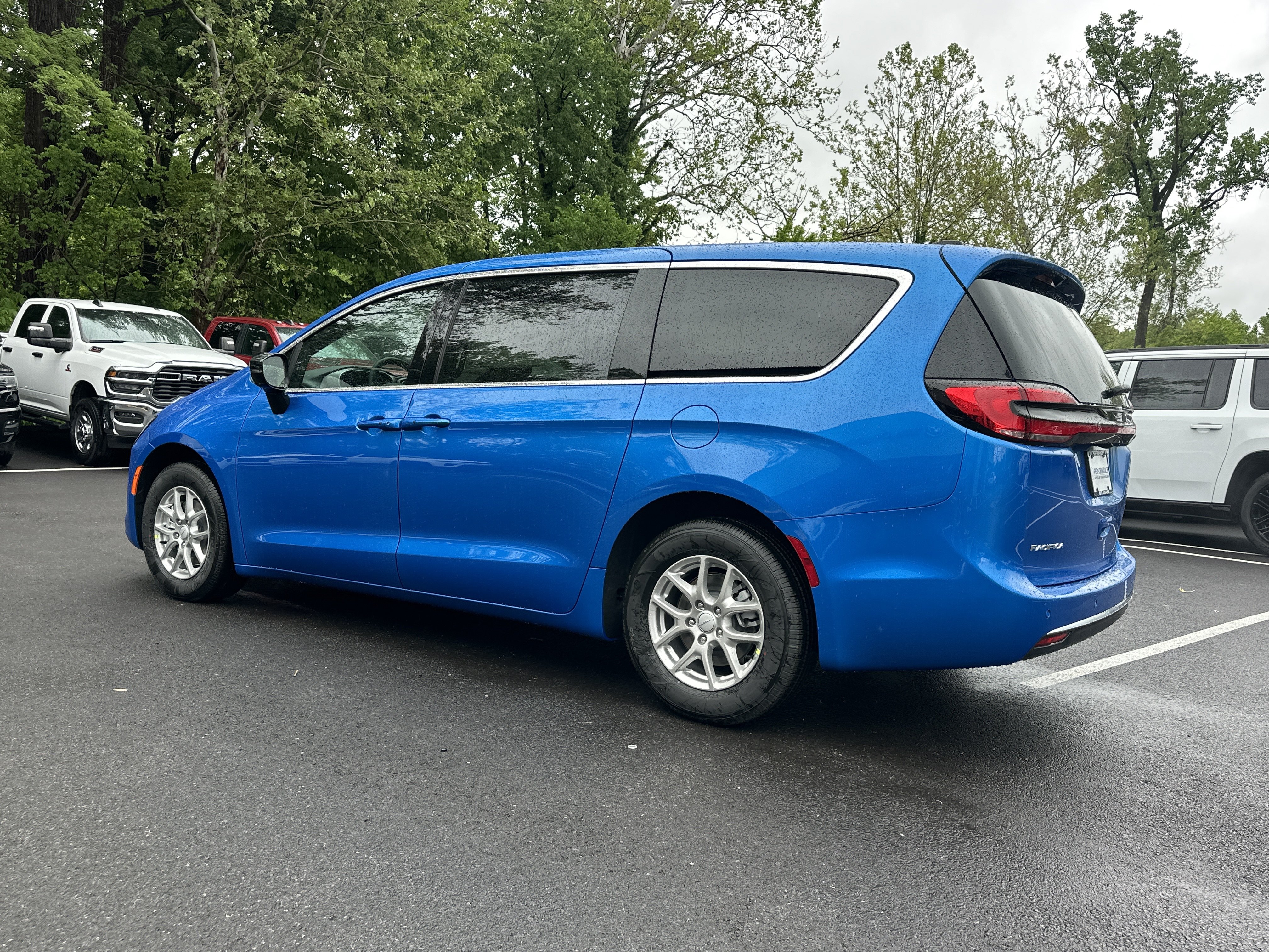 New 2027 Chrysler Pacifica Select FWD image 25