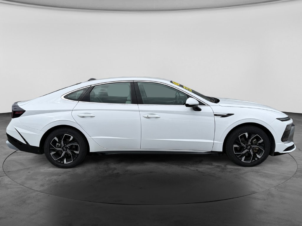 Used 2025 Hyundai Sonata SEL FWD image 11