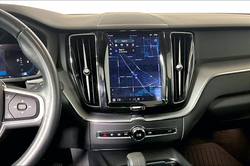Used 2022 Volvo XC60 B5 Momentum image 6