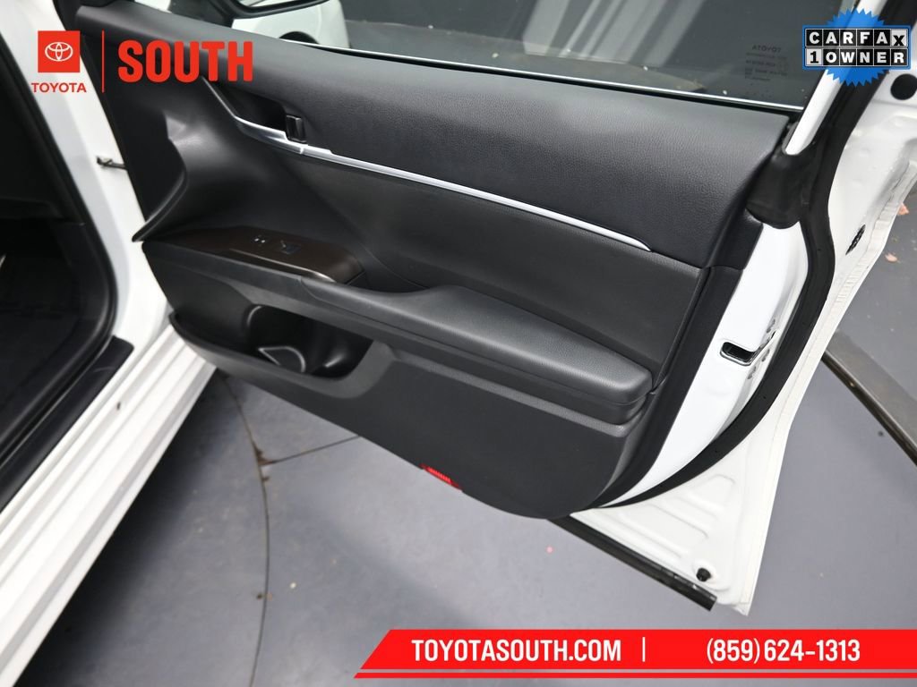 Used 2024 Toyota Camry SE image 34