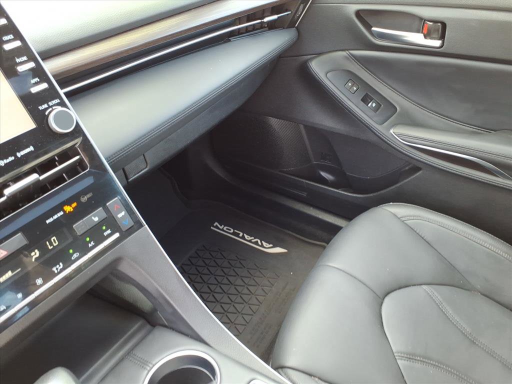 Used 2019 Toyota Avalon XLE w/ Moonroof Package FWD image 36