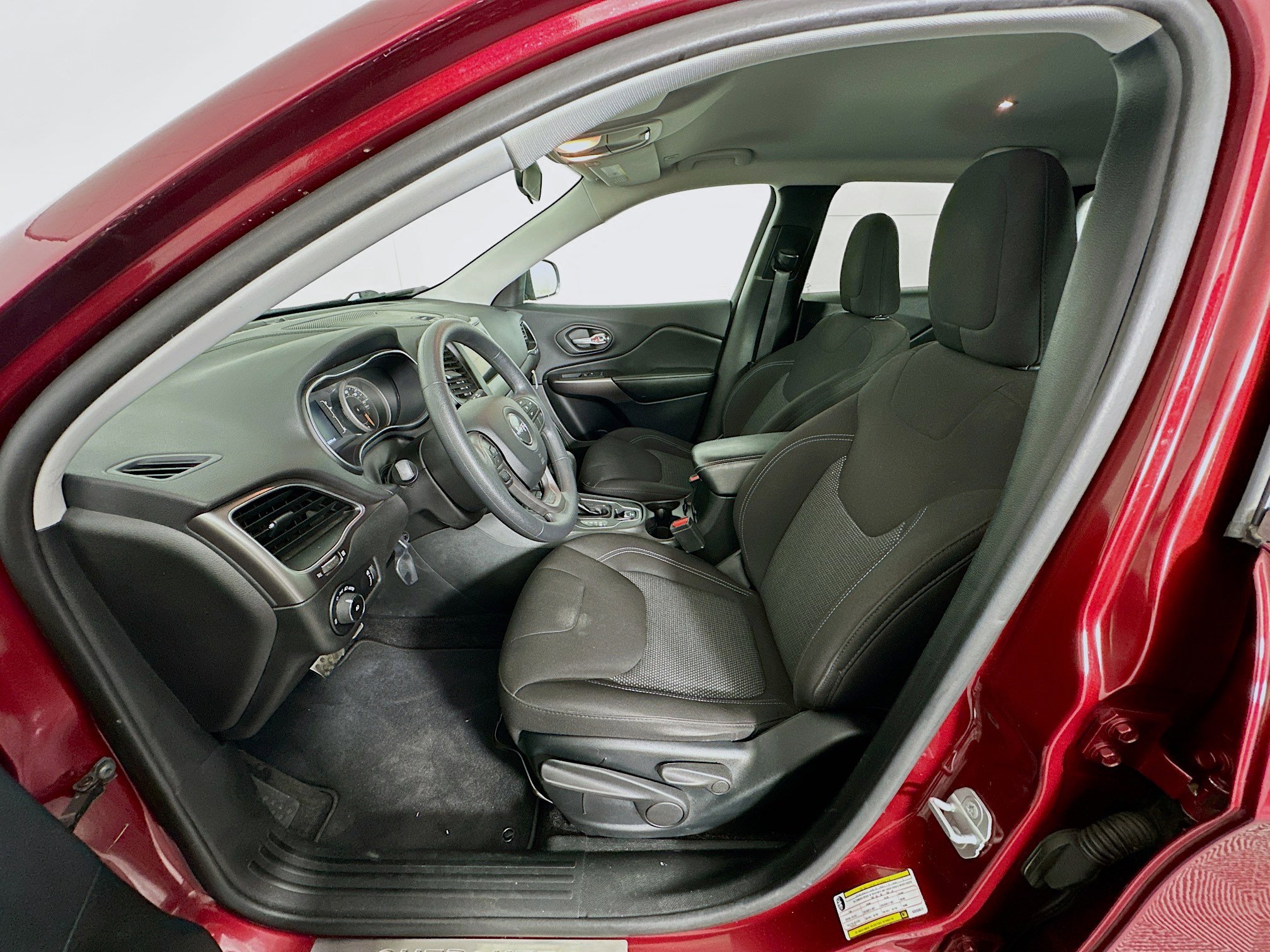 Used 2019 Jeep Cherokee Latitude w/ Popular Appearance Group image 13