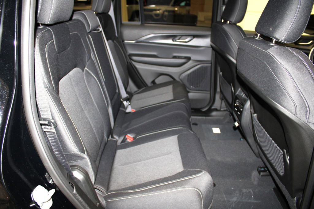 New 2025 Jeep Grand Cherokee Laredo X w/ Luxury Tech Group I image 32