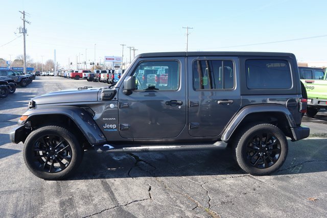 Used 2022 Jeep Wrangler Unlimited Sahara w/ Cold Weather Group image 18