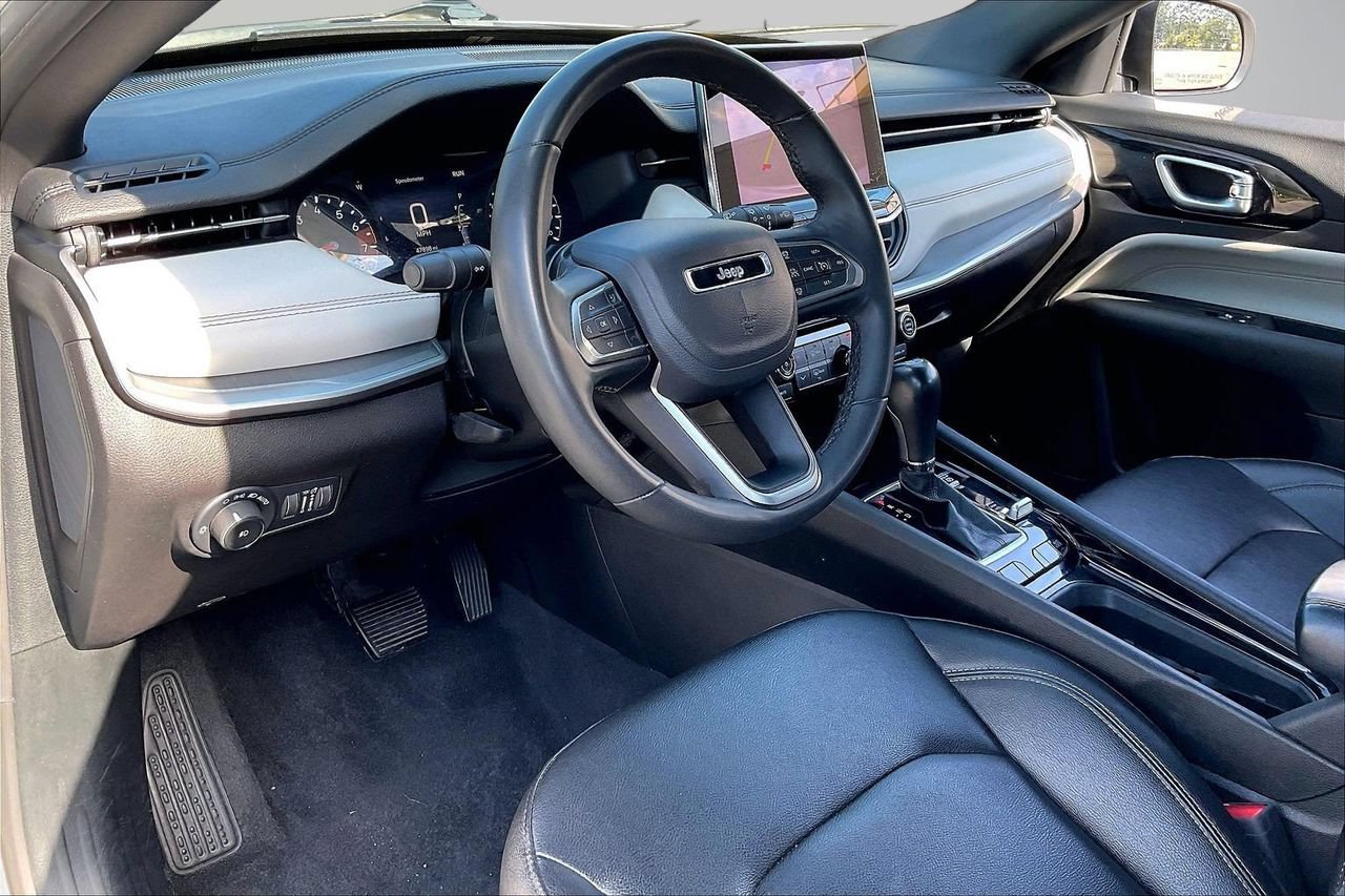 Used 2025 Jeep Compass Limited AWD/4WD image 18