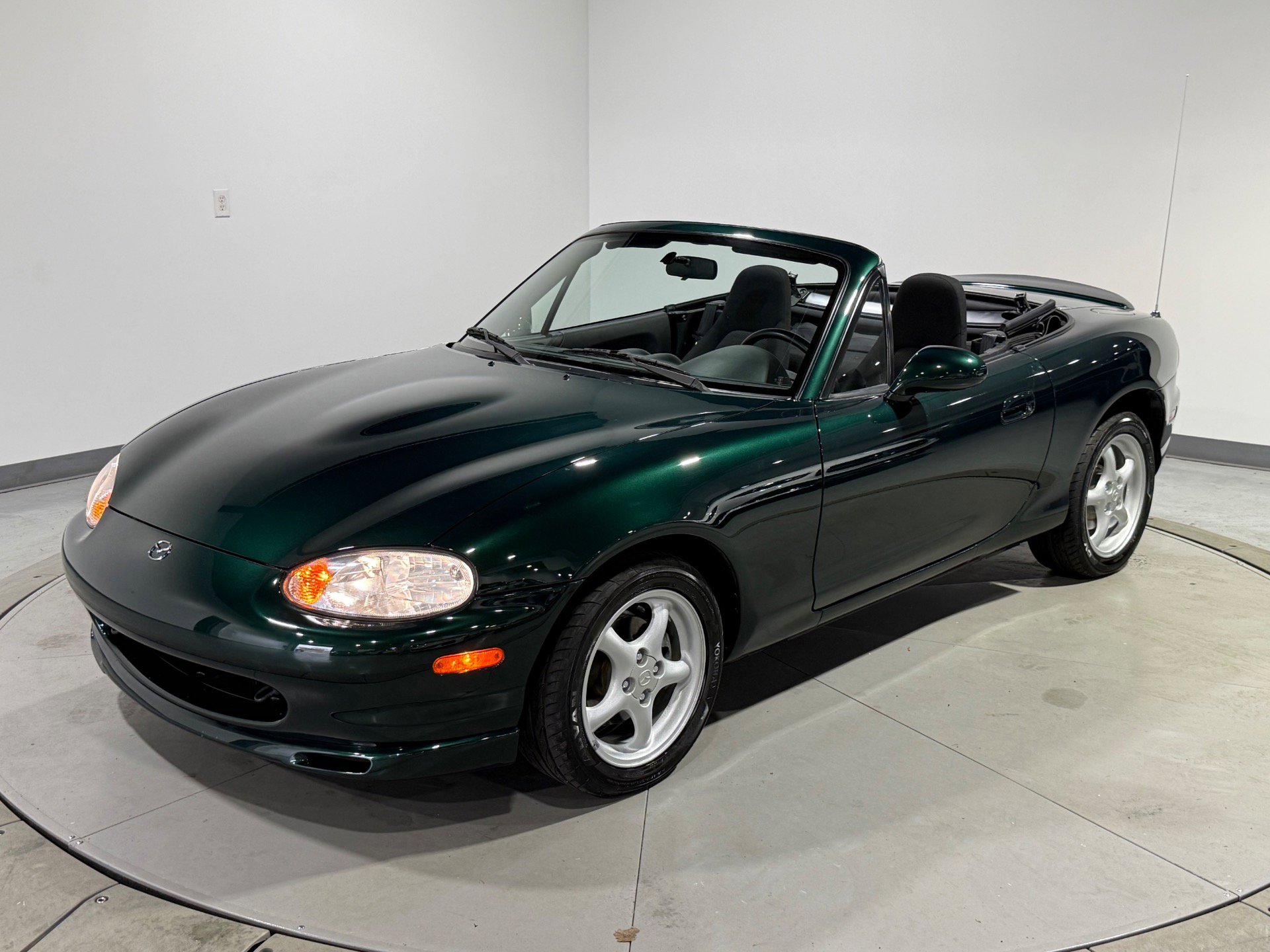 Used 1999 MAZDA MX-5 Miata RWD image 3