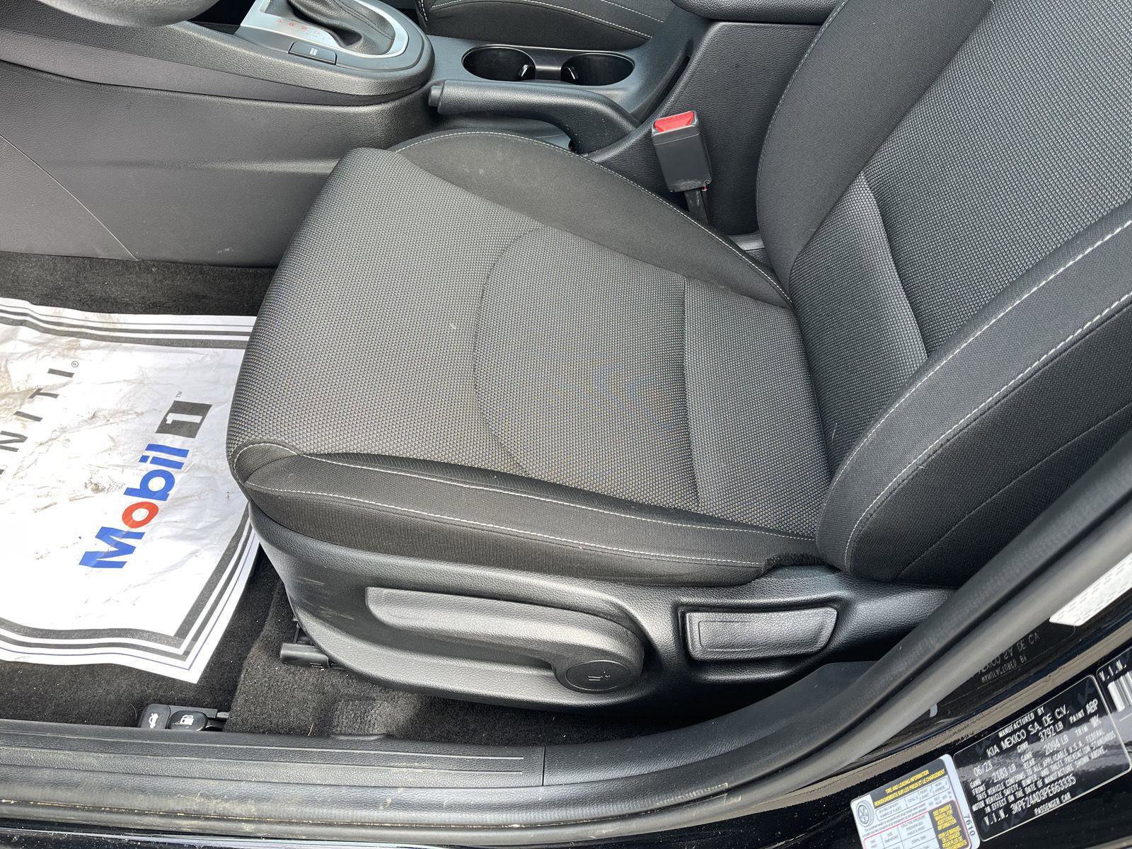 Used 2023 Kia Forte LXS w/ LXS Technology Package image 3