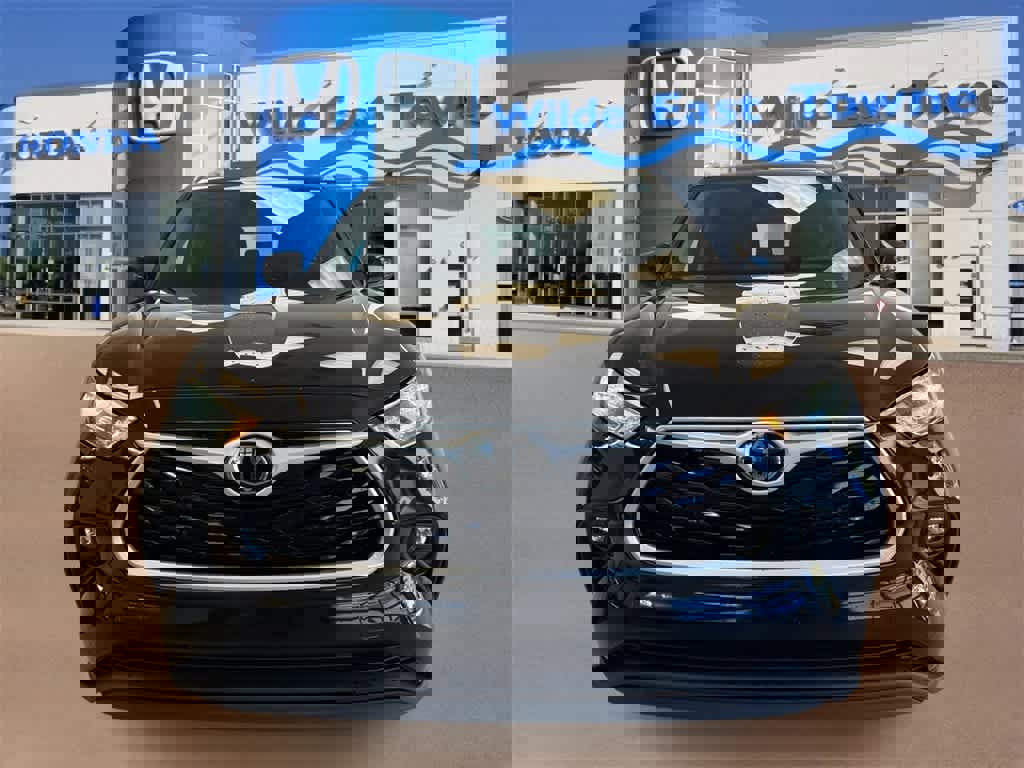 Used 2022 Toyota Highlander XLE image 3