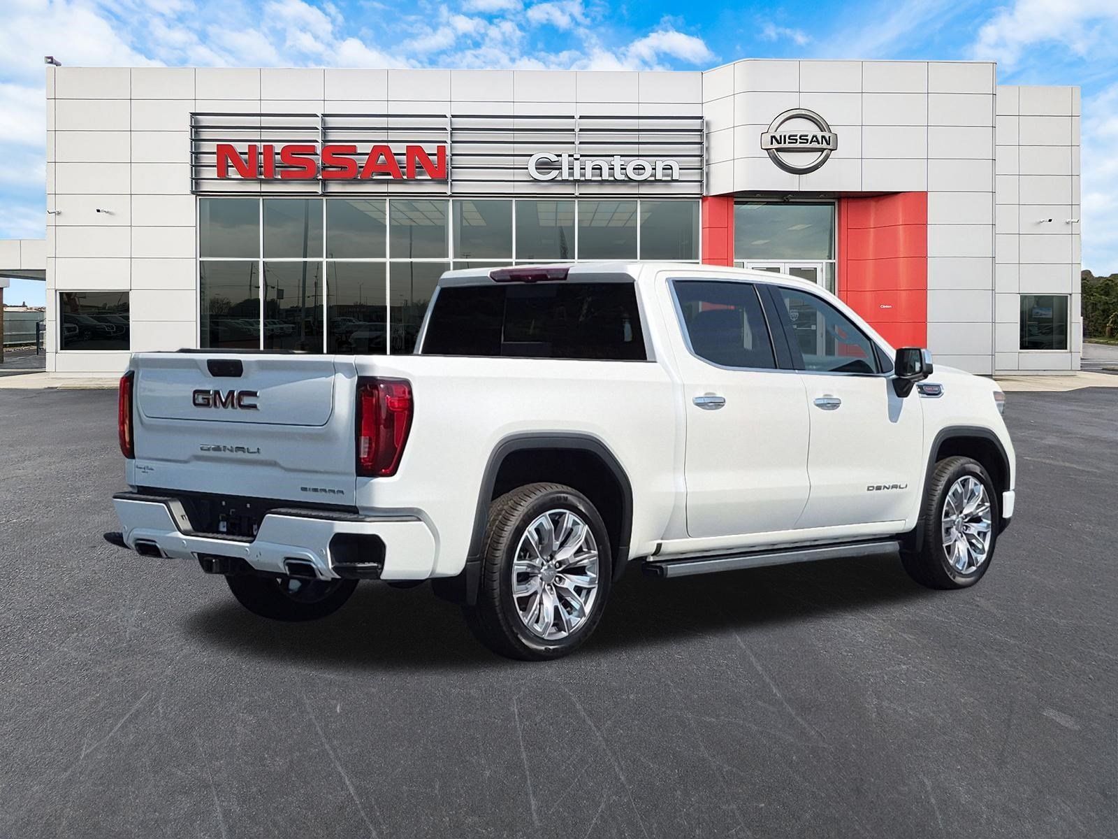 Used 2023 GMC Sierra 1500 Denali AWD/4WD image 3