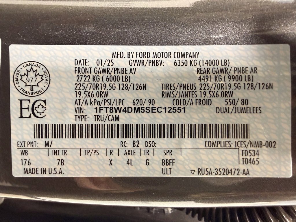 Used 2025 Ford F450 Platinum w/ FX4 Off-Road Package image 31