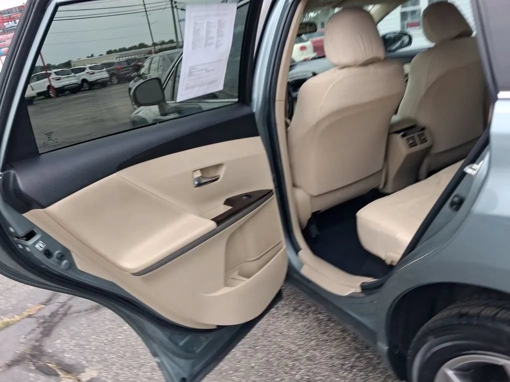 Used 2012 Toyota Venza LE w/ LE Convenience Pkg FWD image 19