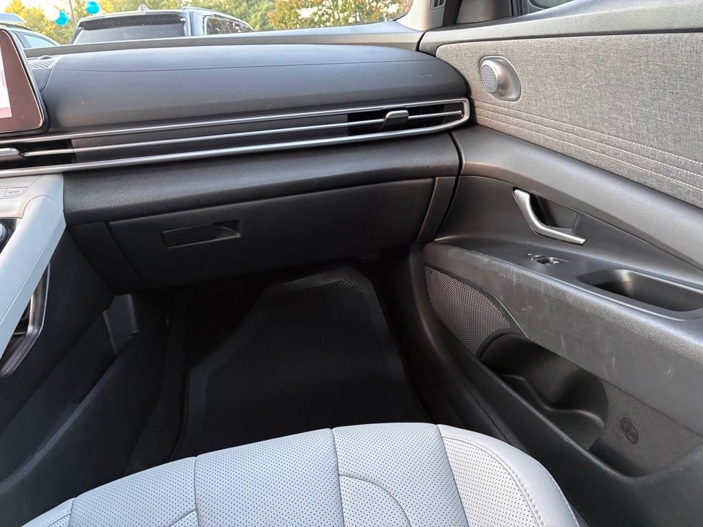 Used 2023 Hyundai Elantra Limited FWD image 35