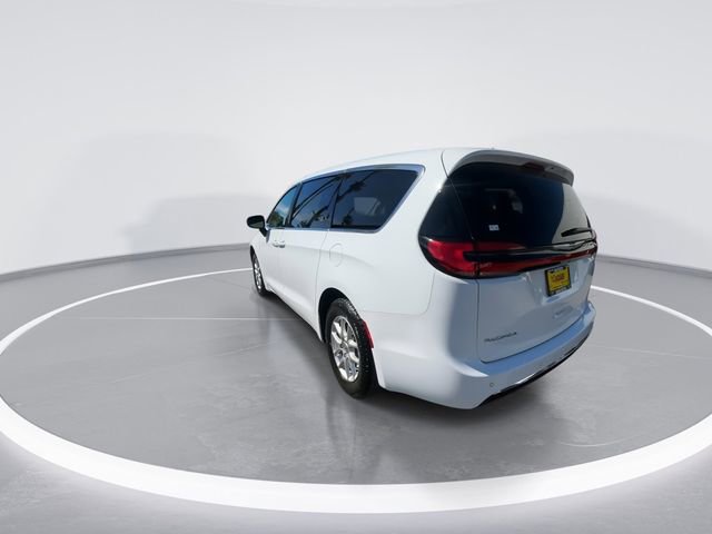 Certified 2024 Chrysler Pacifica Touring-L image 6