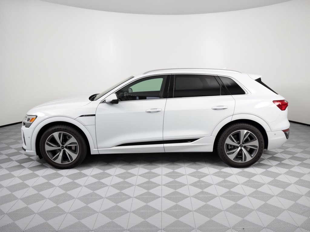 Used 2024 Audi Q8 e-tron Premium Plus AWD/4WD image 2