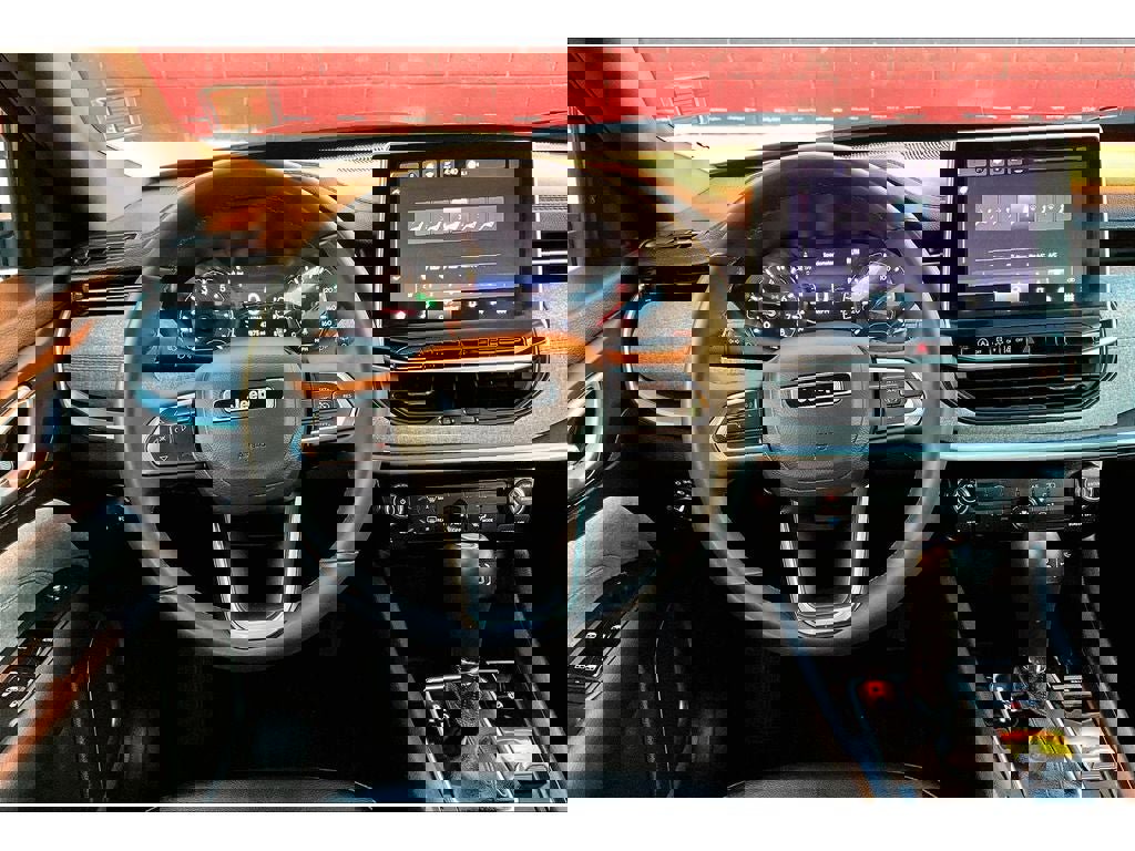 Used 2024 Jeep Compass Latitude image 6