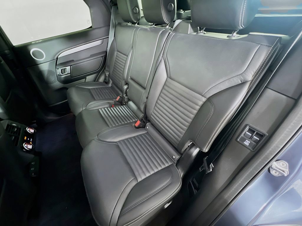Used 2025 Land Rover Discovery Dynamic SE image 26