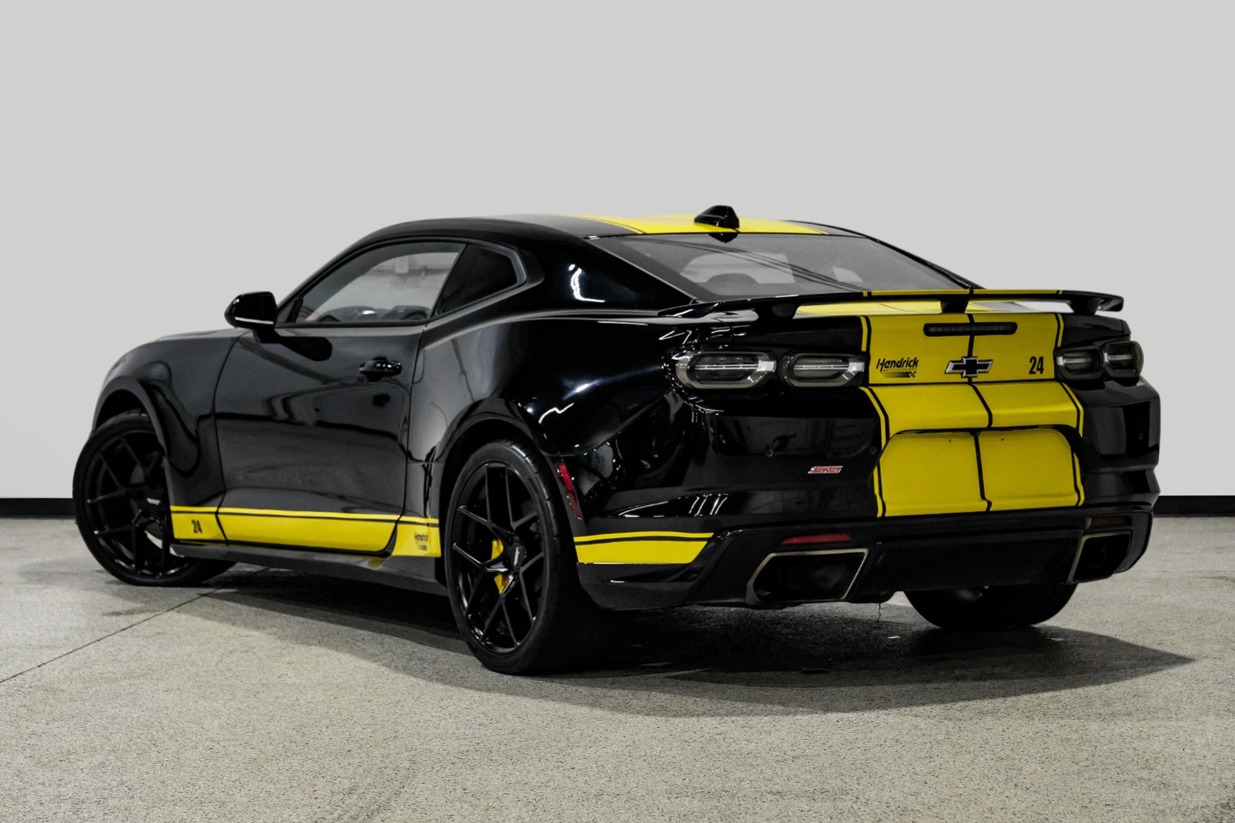 Used 2020 Chevrolet Camaro SS RWD image 8