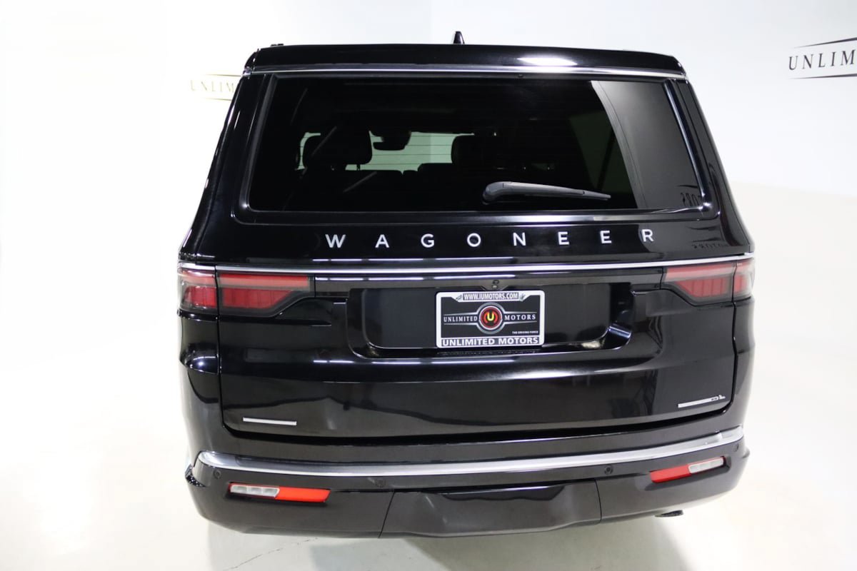 Used 2023 Jeep Wagoneer L Series II w/ Premium Group I AWD/4WD image 29