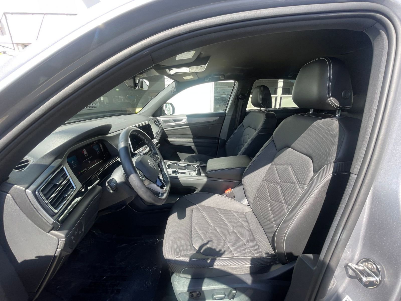 Used 2025 Volkswagen Atlas Cross Sport SE image 27