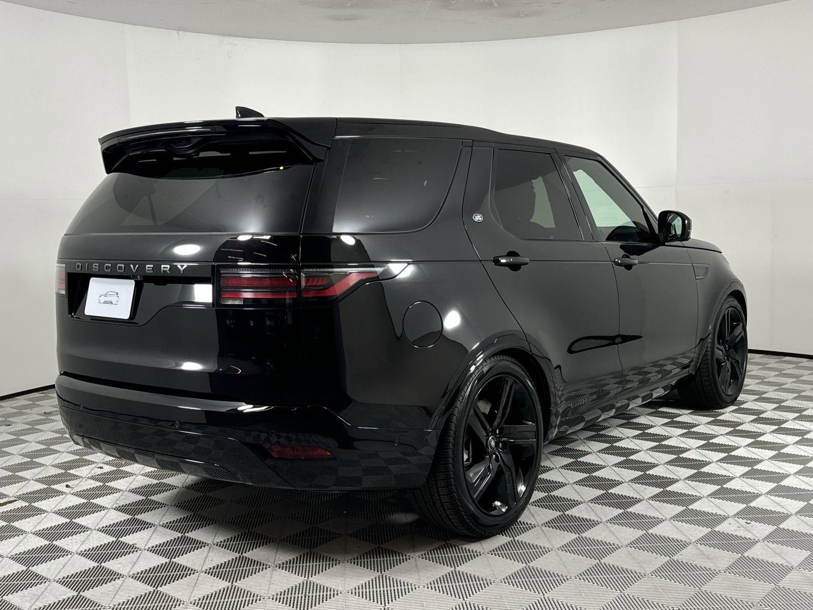 Certified 2025 Land Rover Discovery Dynamic SE image 5