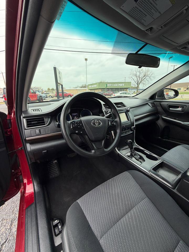 Used 2016 Toyota Camry LE image 9