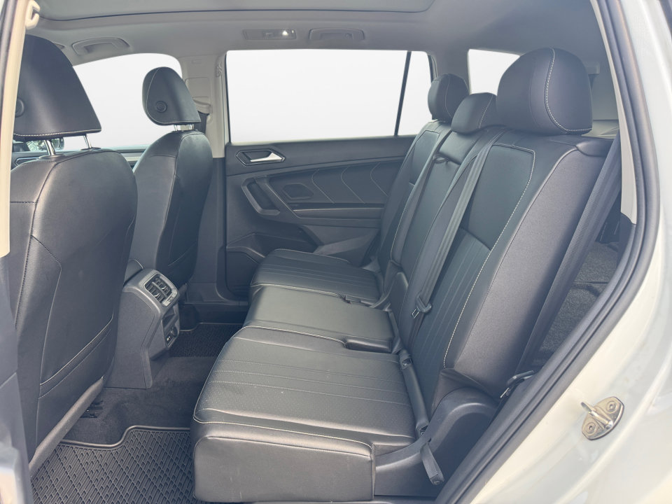Used 2022 Volkswagen Tiguan SE FWD image 16