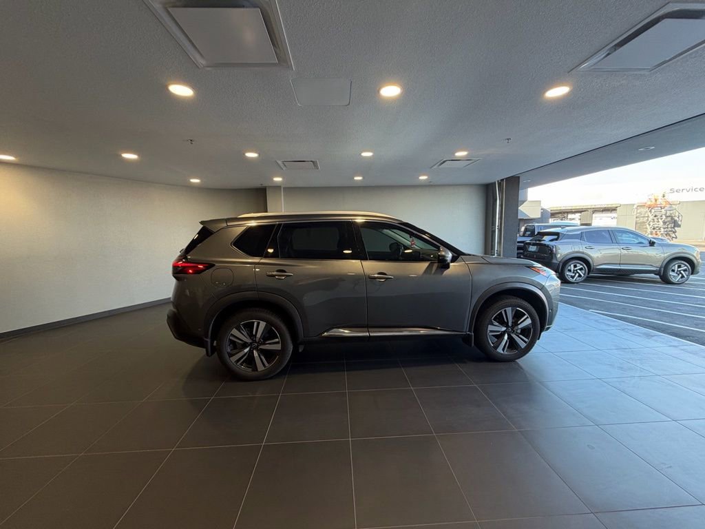 Used 2023 Nissan Rogue SL w/ SL Premium Package image 4