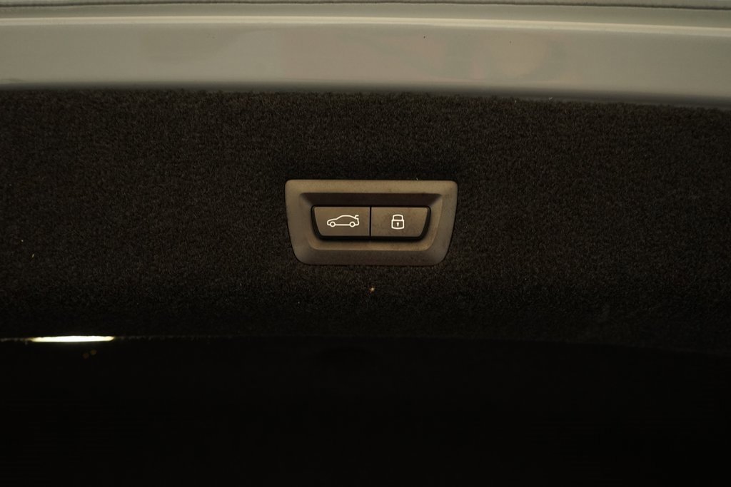 Used 2025 BMW 740i image 28