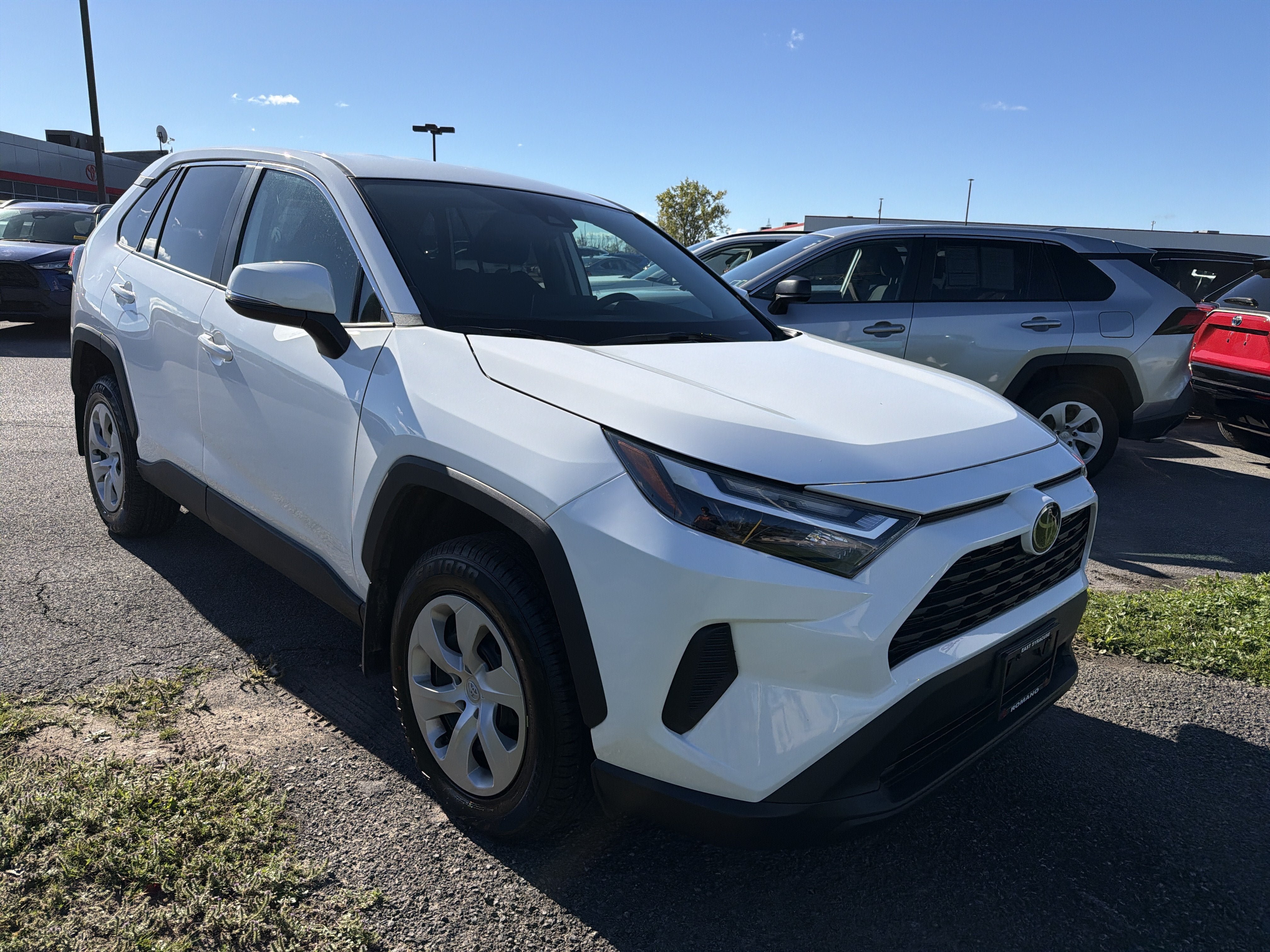 Used 2023 Toyota RAV4 LE AWD/4WD image 2