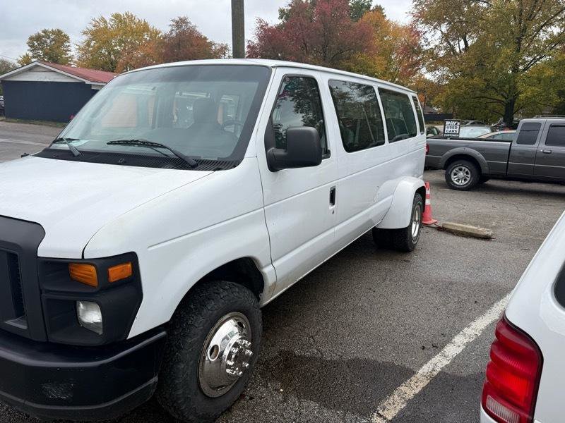 Used 2009 Ford E-350 and Econoline 350 Extended Wagon Super Duty RWD image 7