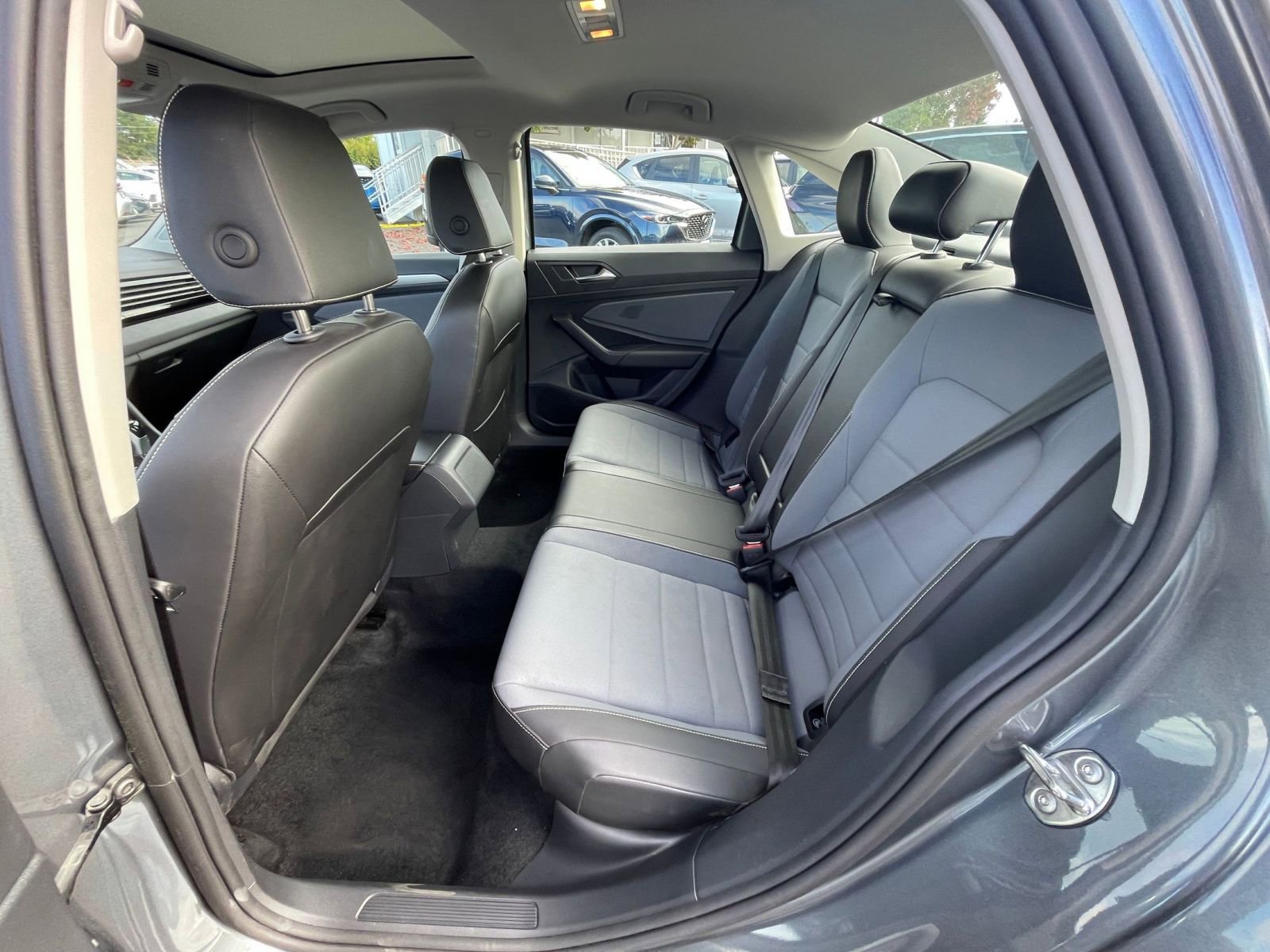 Used 2025 Volkswagen Jetta SE image 24