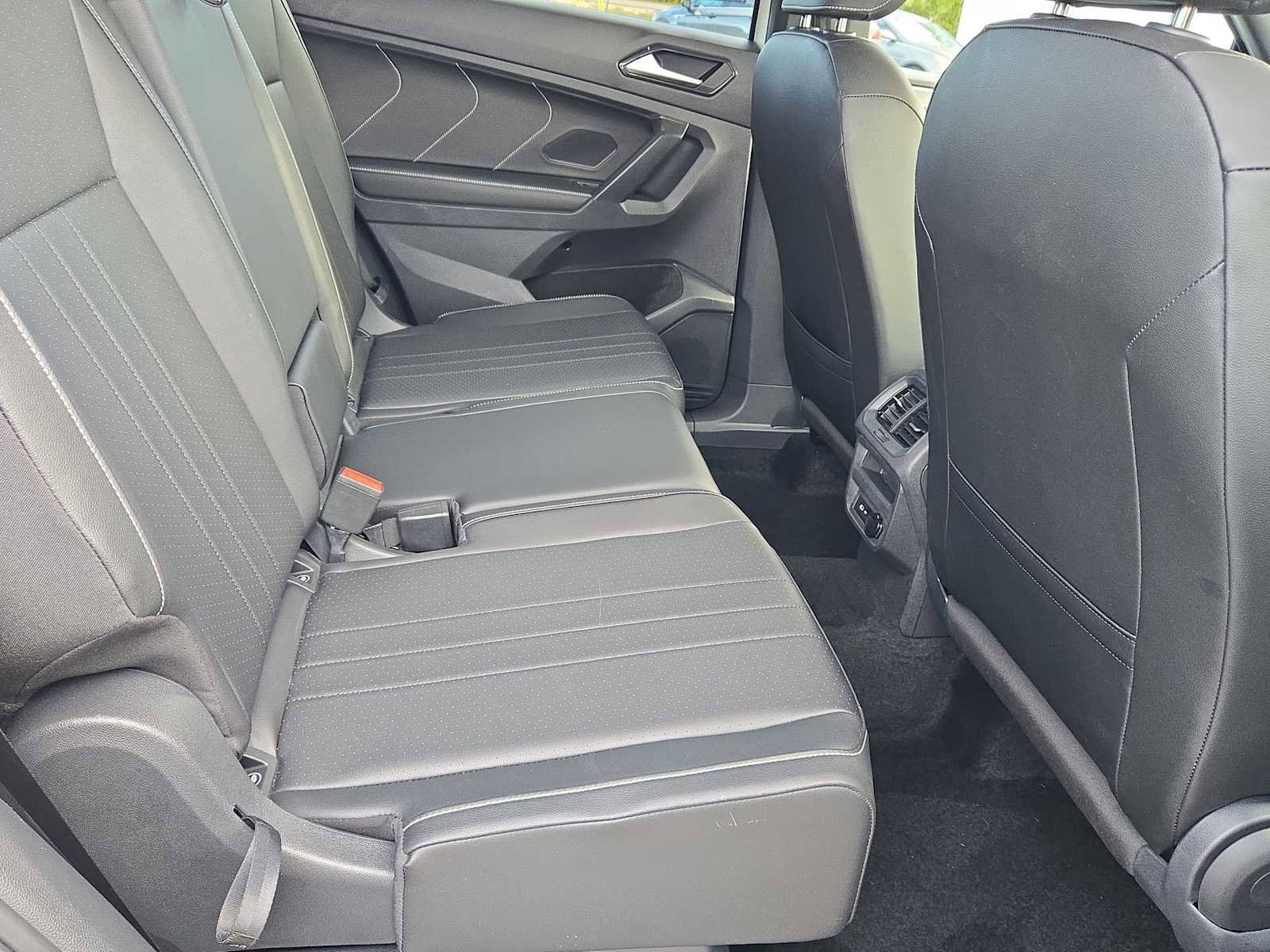 Used 2023 Volkswagen Tiguan SE R-Line image 27