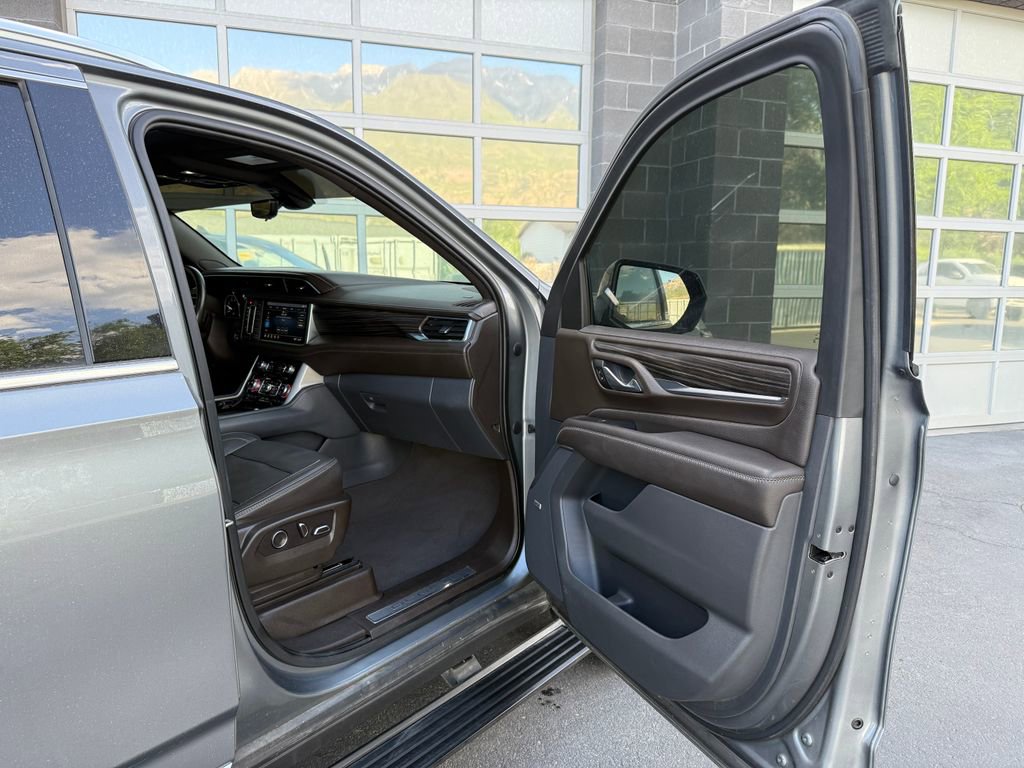 Used 2021 GMC Yukon XL Denali w/ Denali Premium Package AWD/4WD image 49