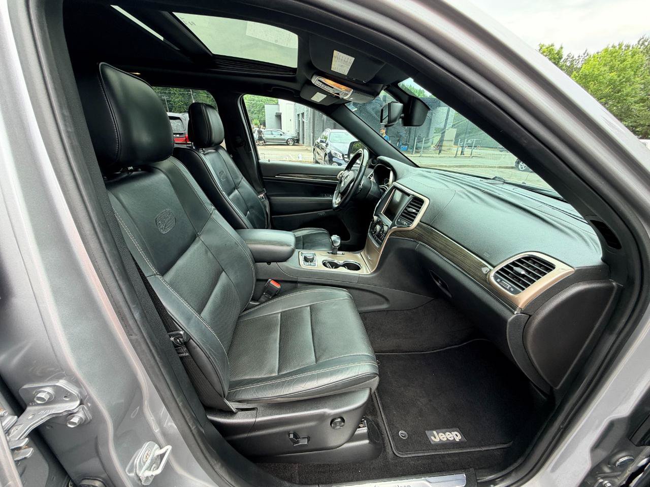 Used 2014 Jeep Grand Cherokee Overland AWD/4WD image 15