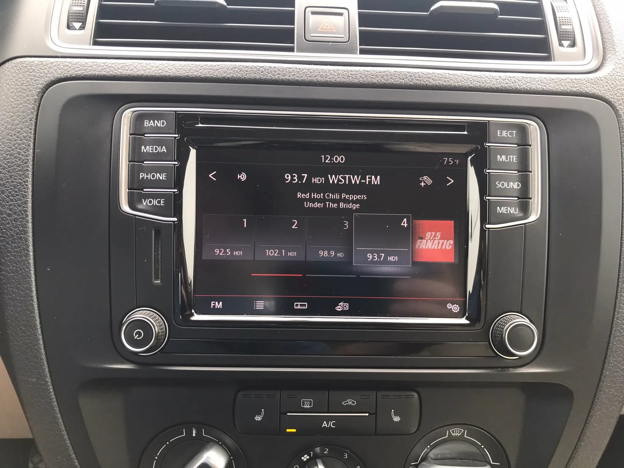 Used 2017 Volkswagen Jetta SE FWD image 24