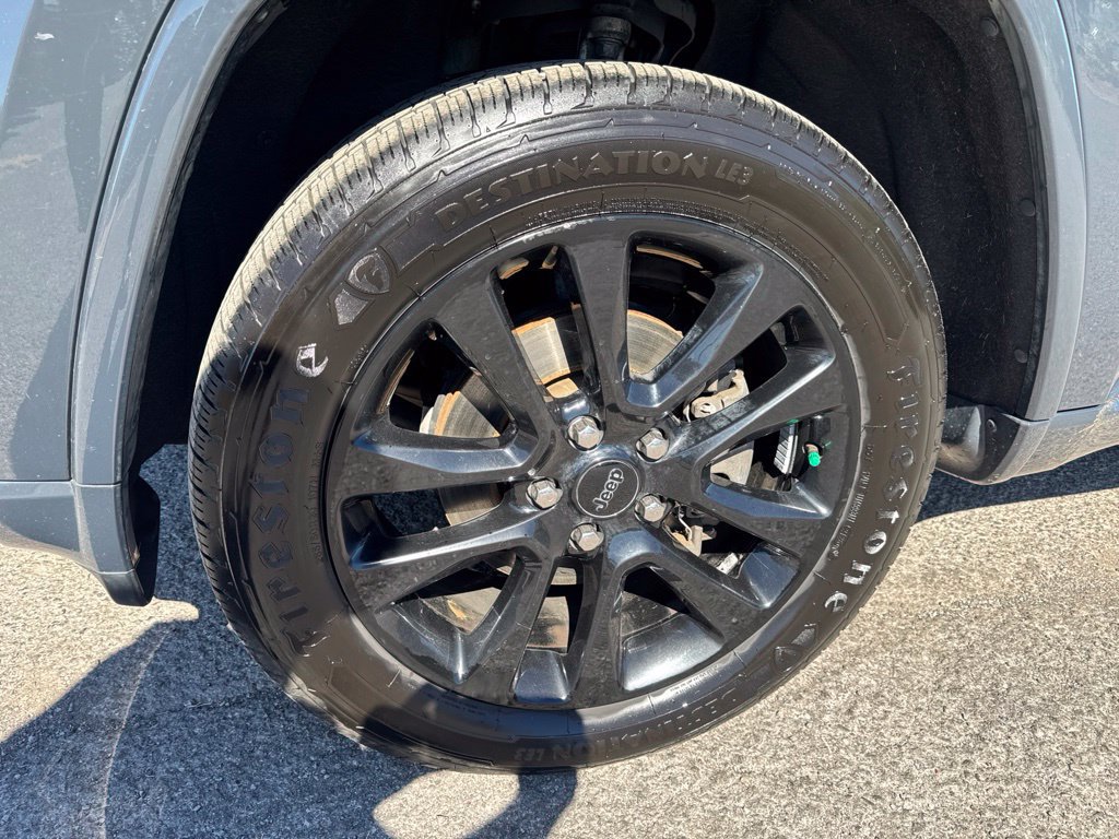 Used 2018 Jeep Grand Cherokee Altitude AWD/4WD image 11
