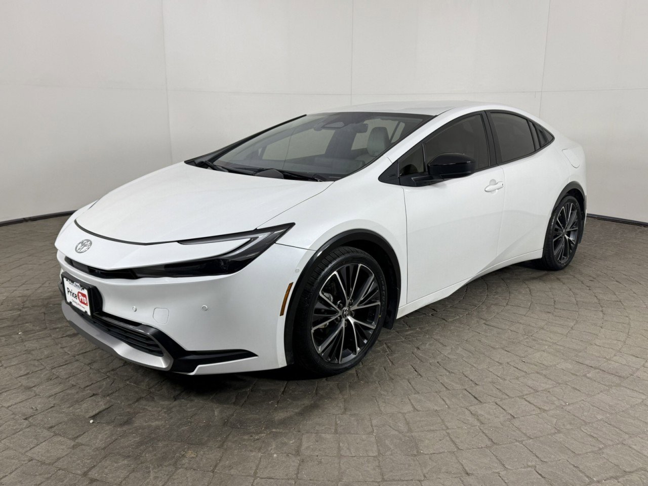 Used 2023 Toyota Prius XLE image 3