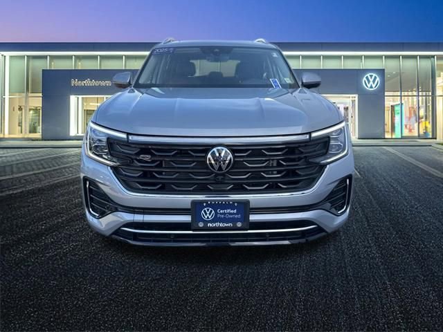 Certified 2025 Volkswagen Atlas SEL Premium R-Line image 9