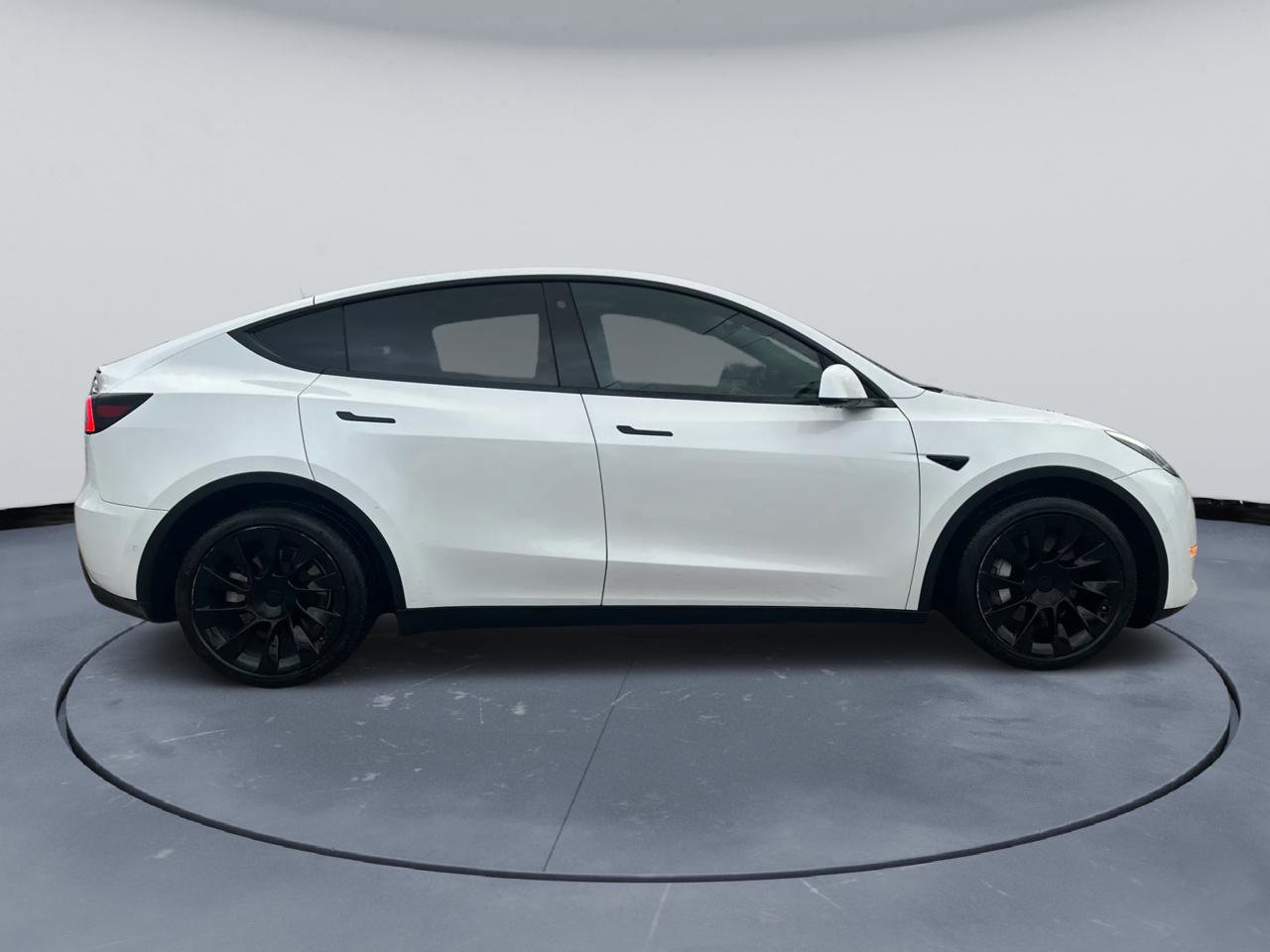 Used 2022 Tesla Model Y Long Range image 8