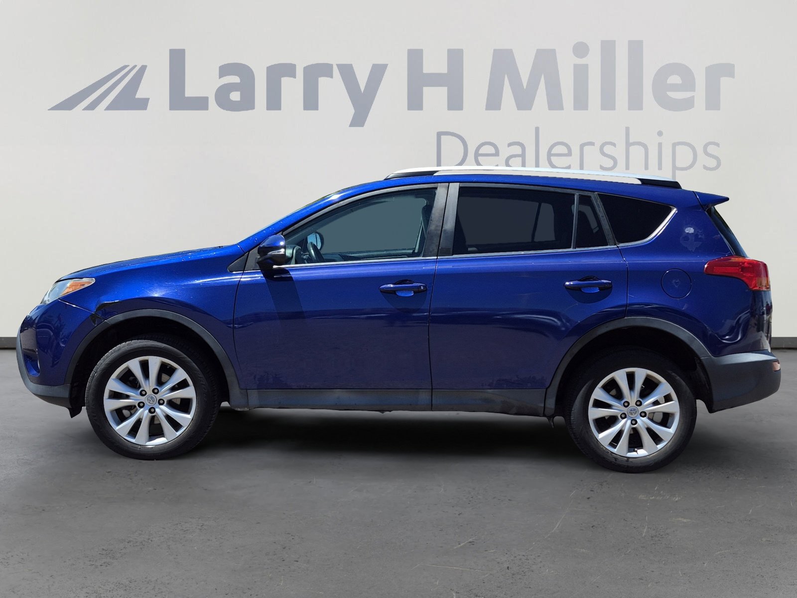 Used 2014 Toyota RAV4 Limited w/ Technology Package FWD image 2