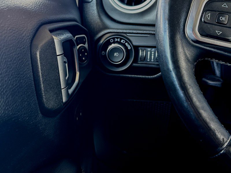Used 2019 Jeep Wrangler Unlimited Sahara AWD/4WD image 36