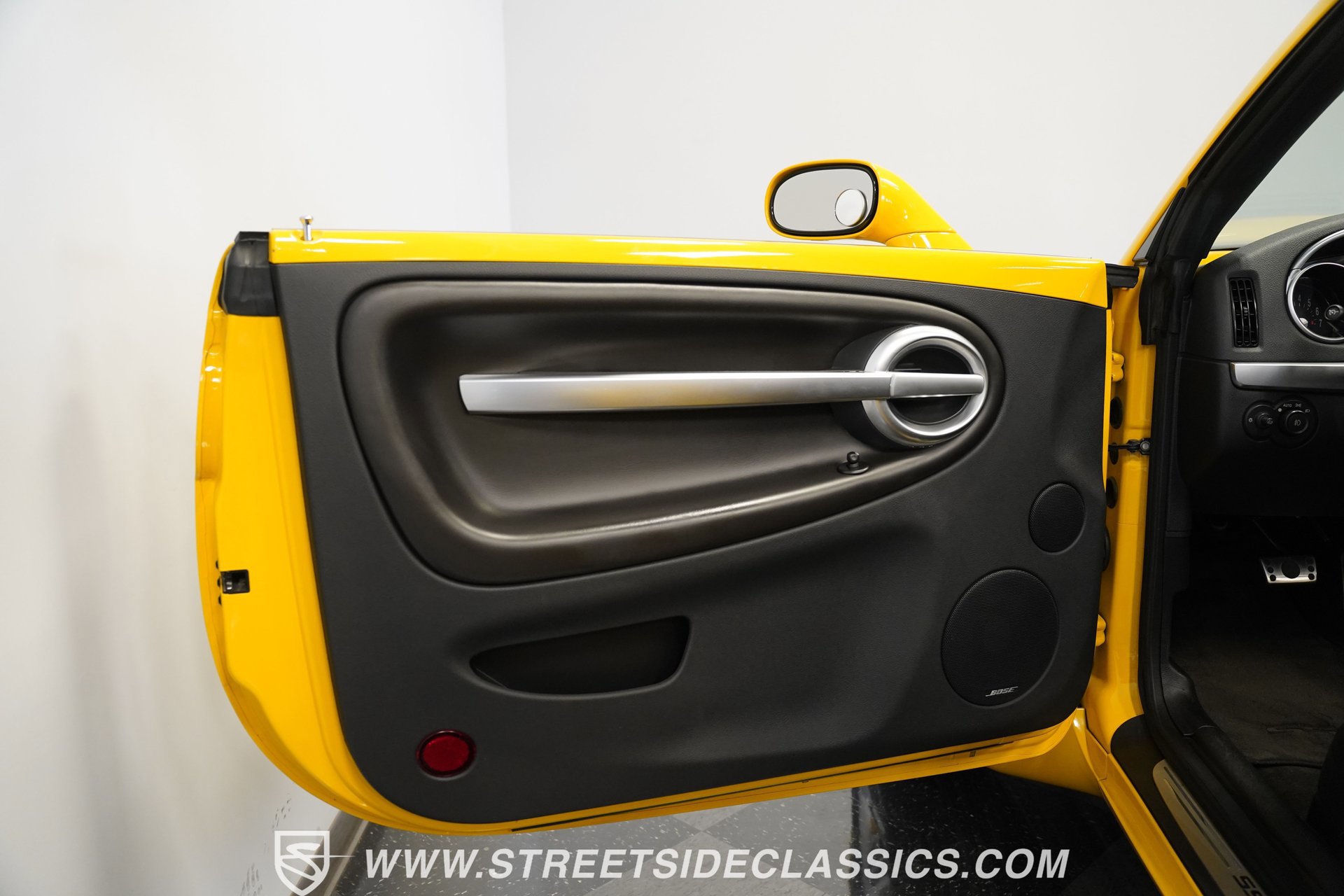 Used 2005 Chevrolet SSR w/ Preferred Equipment Group image 40