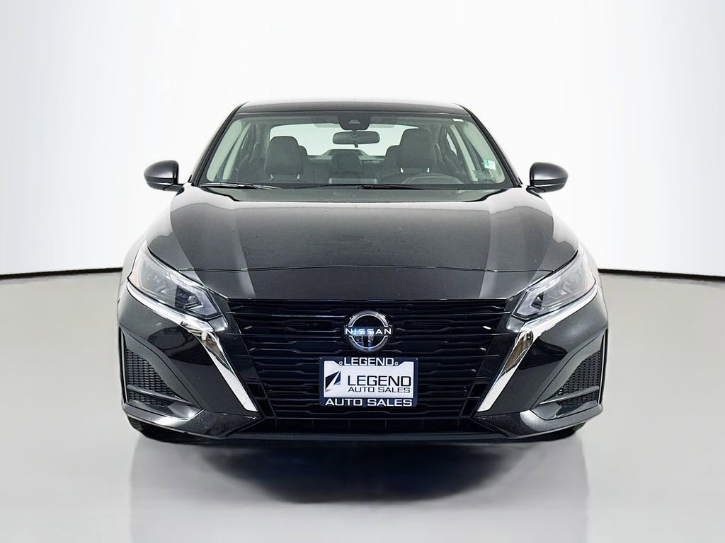 Used 2025 Nissan Altima 2.5 SV image 2
