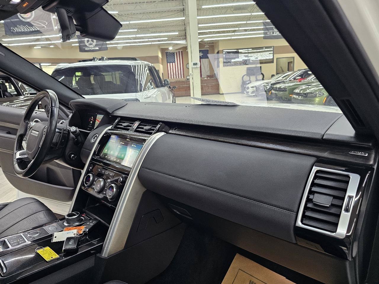 Used 2018 Land Rover Discovery HSE AWD/4WD image 23